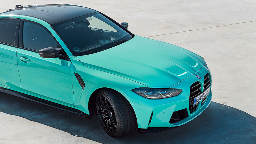 BMW M3 Sedan G80 2021 BMW Individual Mint Green, вид сбоку с поворотом в три четверти, вид сверху