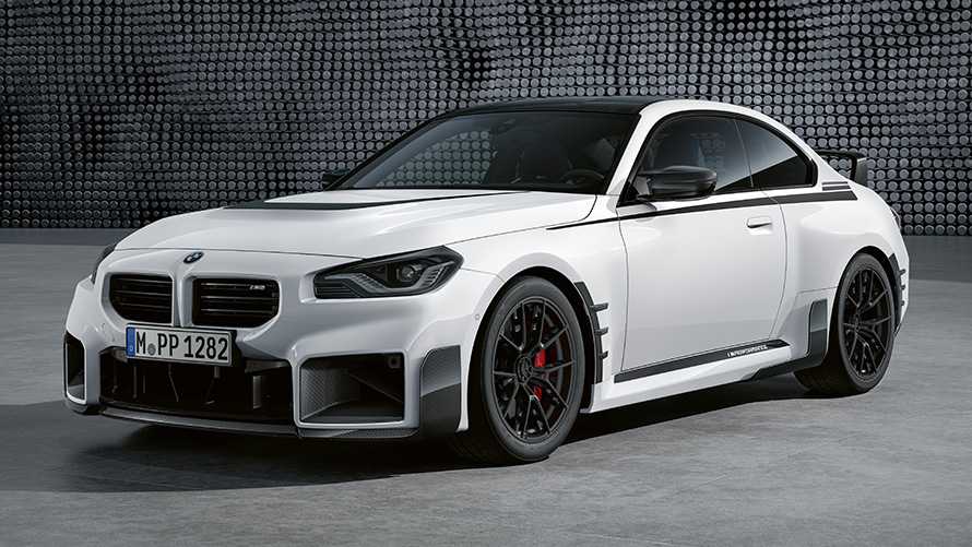 Аксессуары BMW М Performance, вид спереди в три четверти