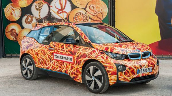 Не арт-кар и не искусство: Маурицио Кателлан создал ироничную версию BMW i3 Не арт-кар и не искусство: Маурицио Кателлан создал ироничную версию BMW i3