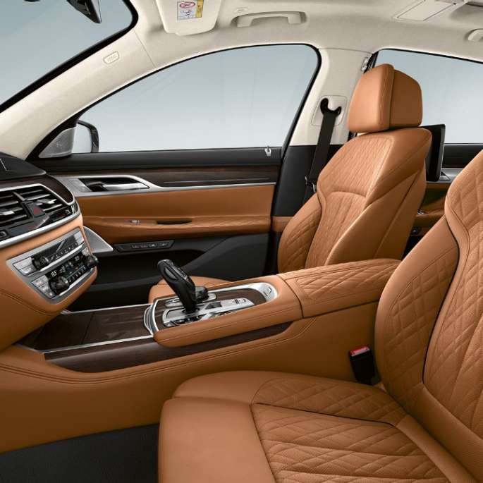 BMW 7 серии Седан с дизайном Pure Excellence: обивка из кожи Nappa