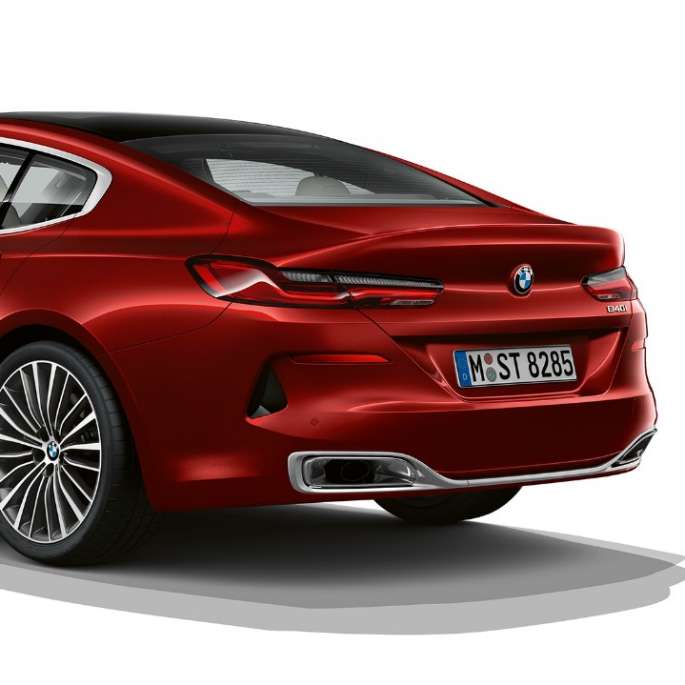 BMW 8 серии Gran Coupé, базовая модель вид сзади с поворотом в три четверти