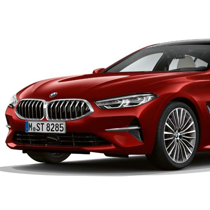 BMW 8 серии Gran Coupé, базовая модель вид спереди с поворотом в три четверти
